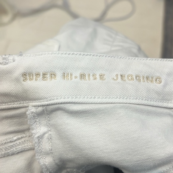 American Eagle White distressed super hi rise jegging Jeans size 8 regular. - Picture 9 of 10